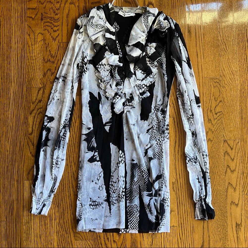 Brand new xs top. Made in Italy.